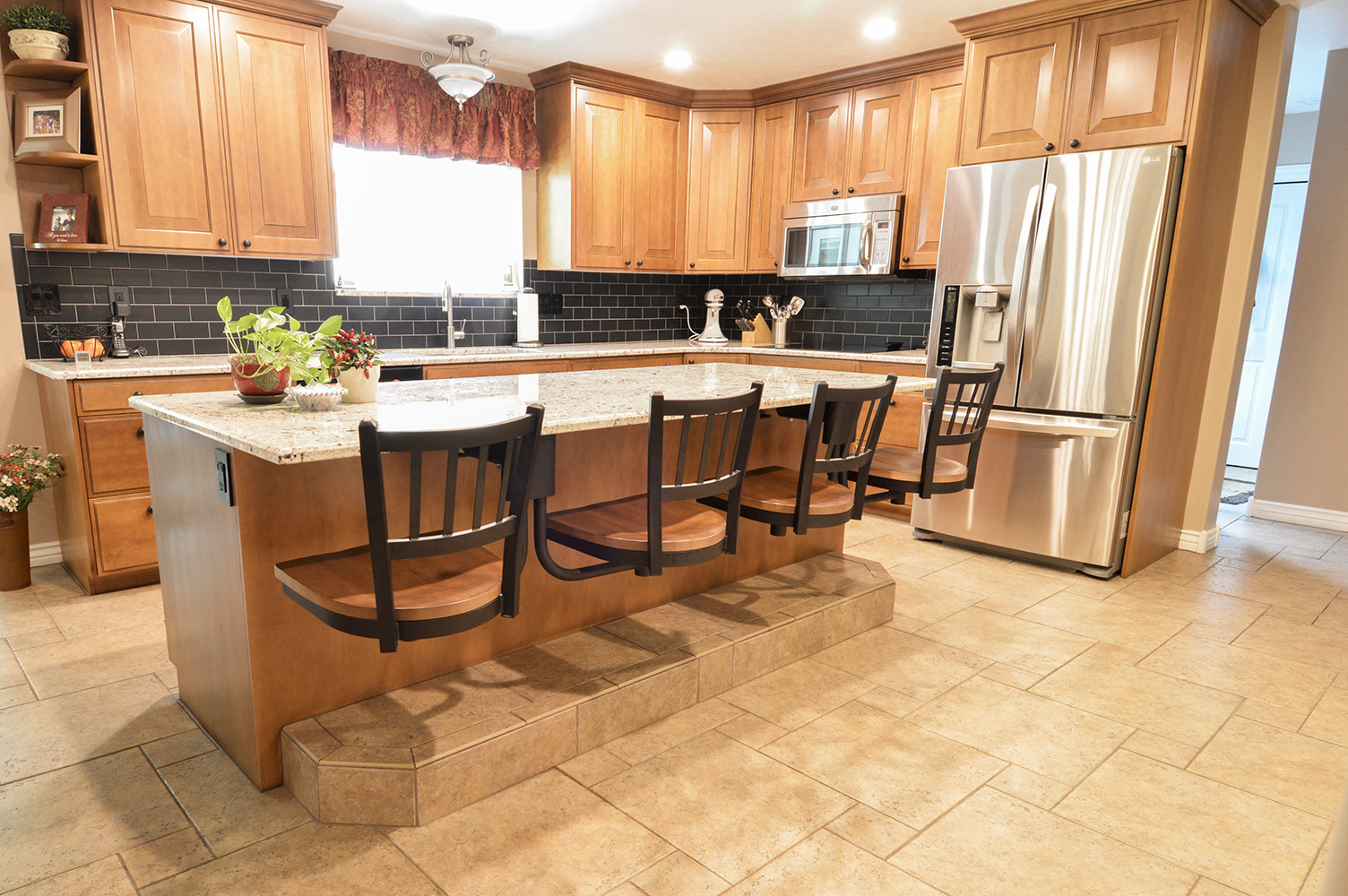 Photos | Kitchen Photos | Photo Gallery | Seating Innovations